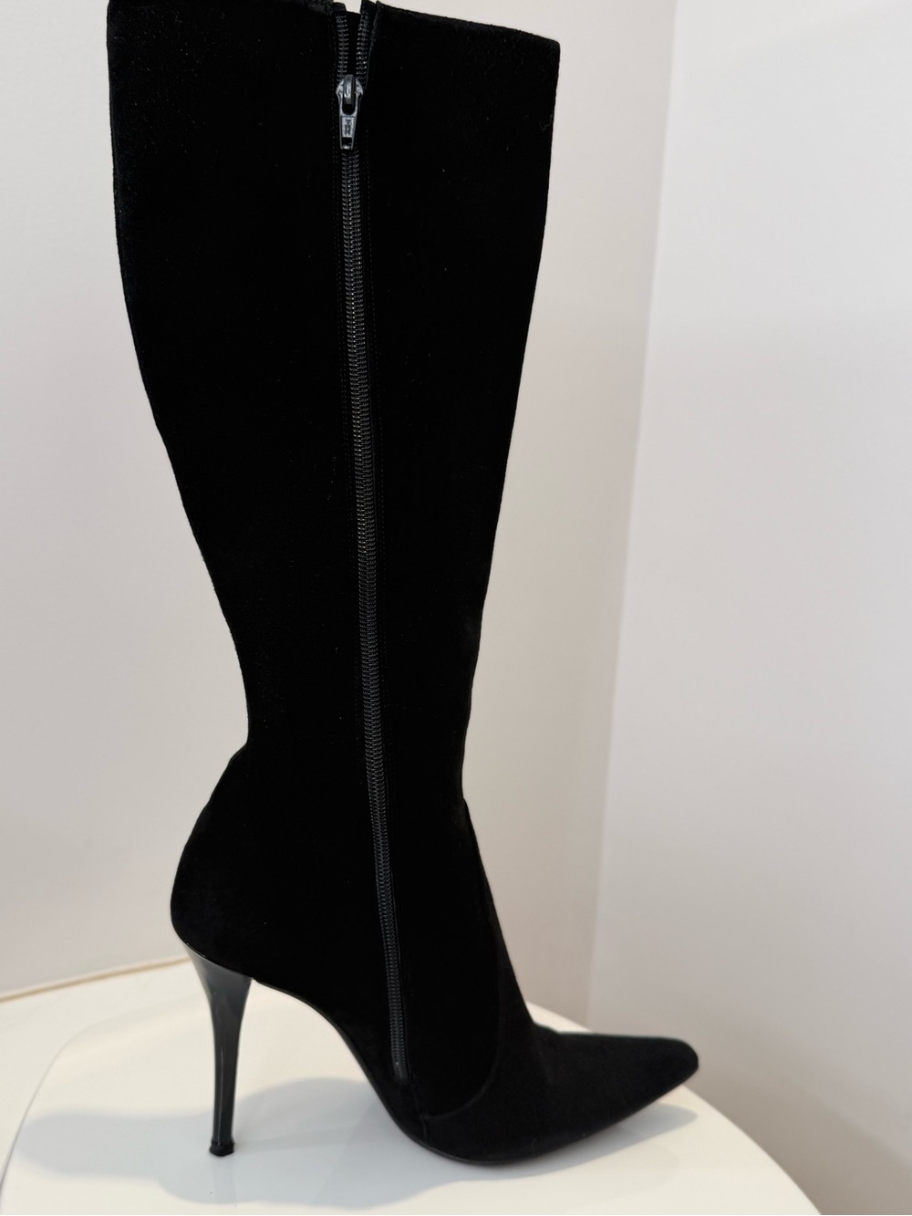 Stuart Weitzman Black Knee-High Pointed-Toe Stiletto Boot - Picture 5 of 7